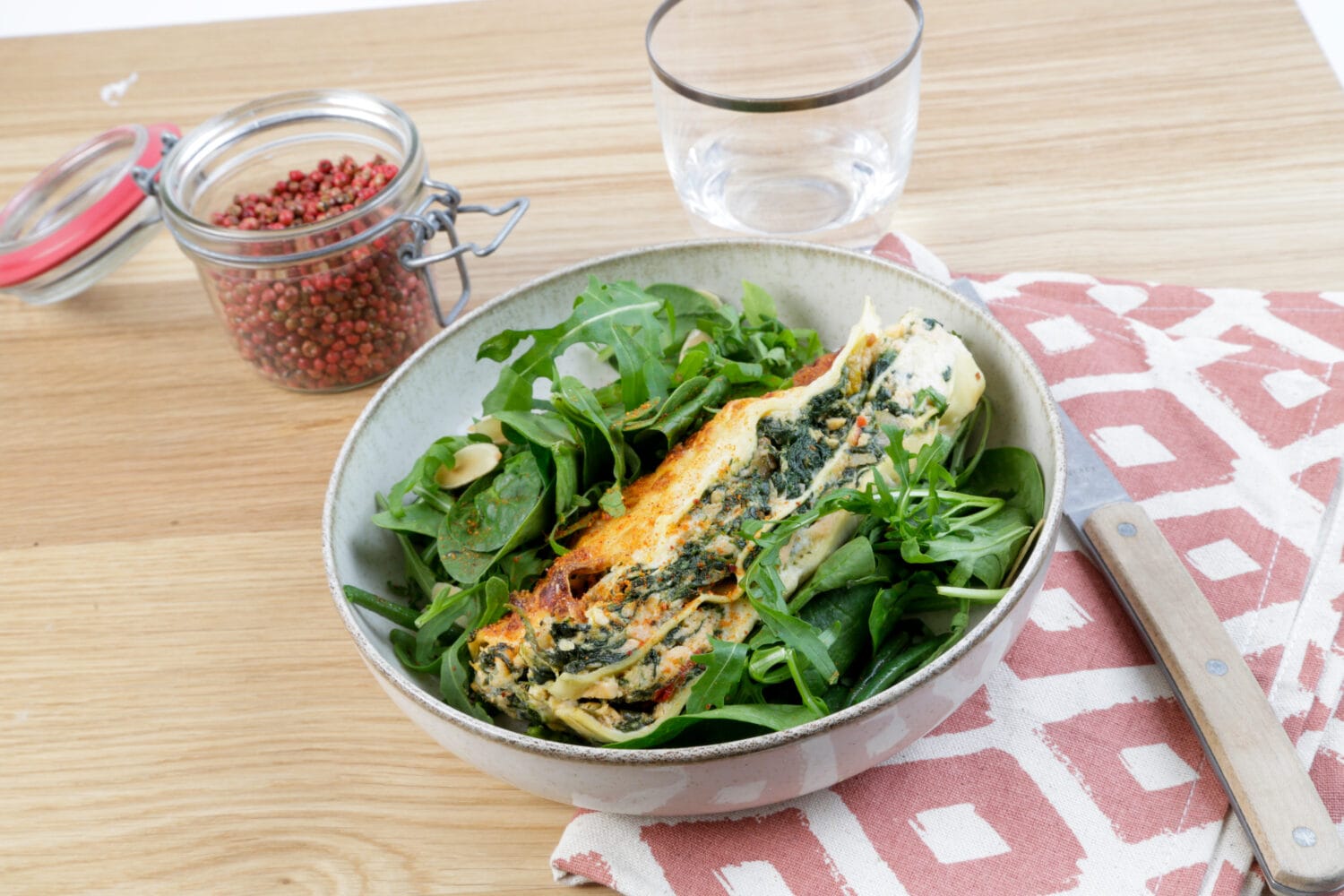 Lasagnes au saumon mesclun tomate