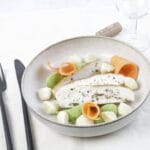 Volaille fermière à la marjolaine, mousseline de petits pois